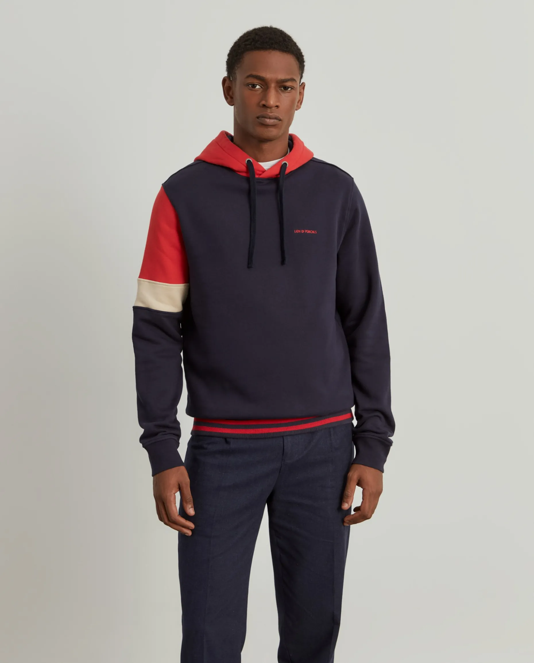 Sweater com capuz color block