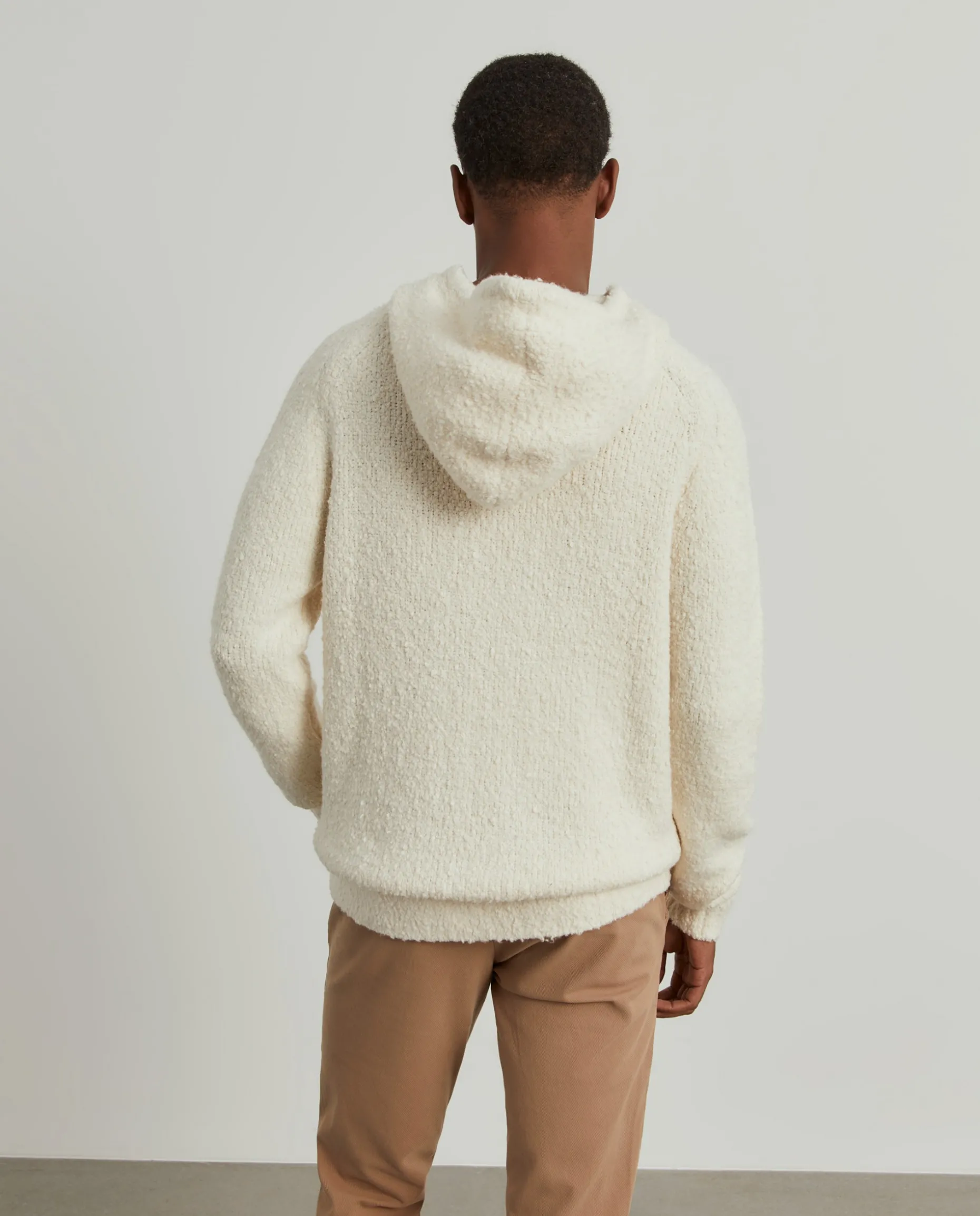 Sweater com capuz em malha estruturada