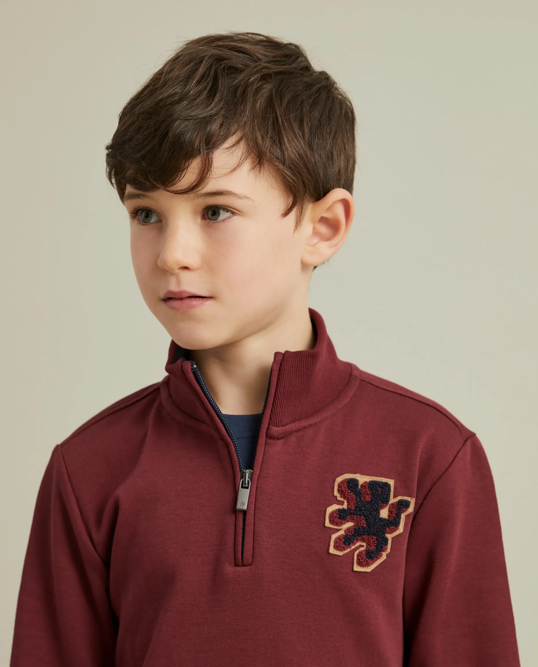 Sweater com fecho e riscas em contraste