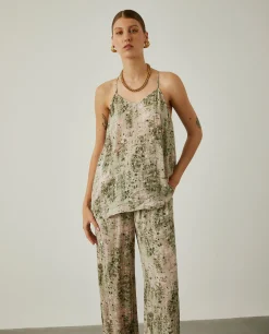 Top de alças fluido com padrão abstrato