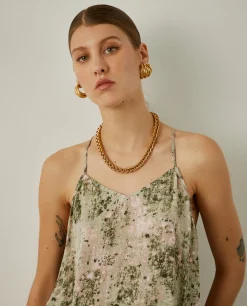 Top de alças fluido com padrão abstrato