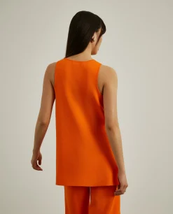 Top em malha com aberturas laterais