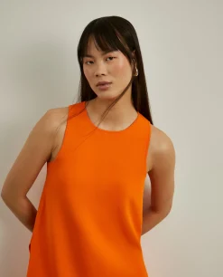 Top em malha com aberturas laterais