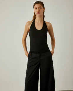 Top halter de malha com costas abertas