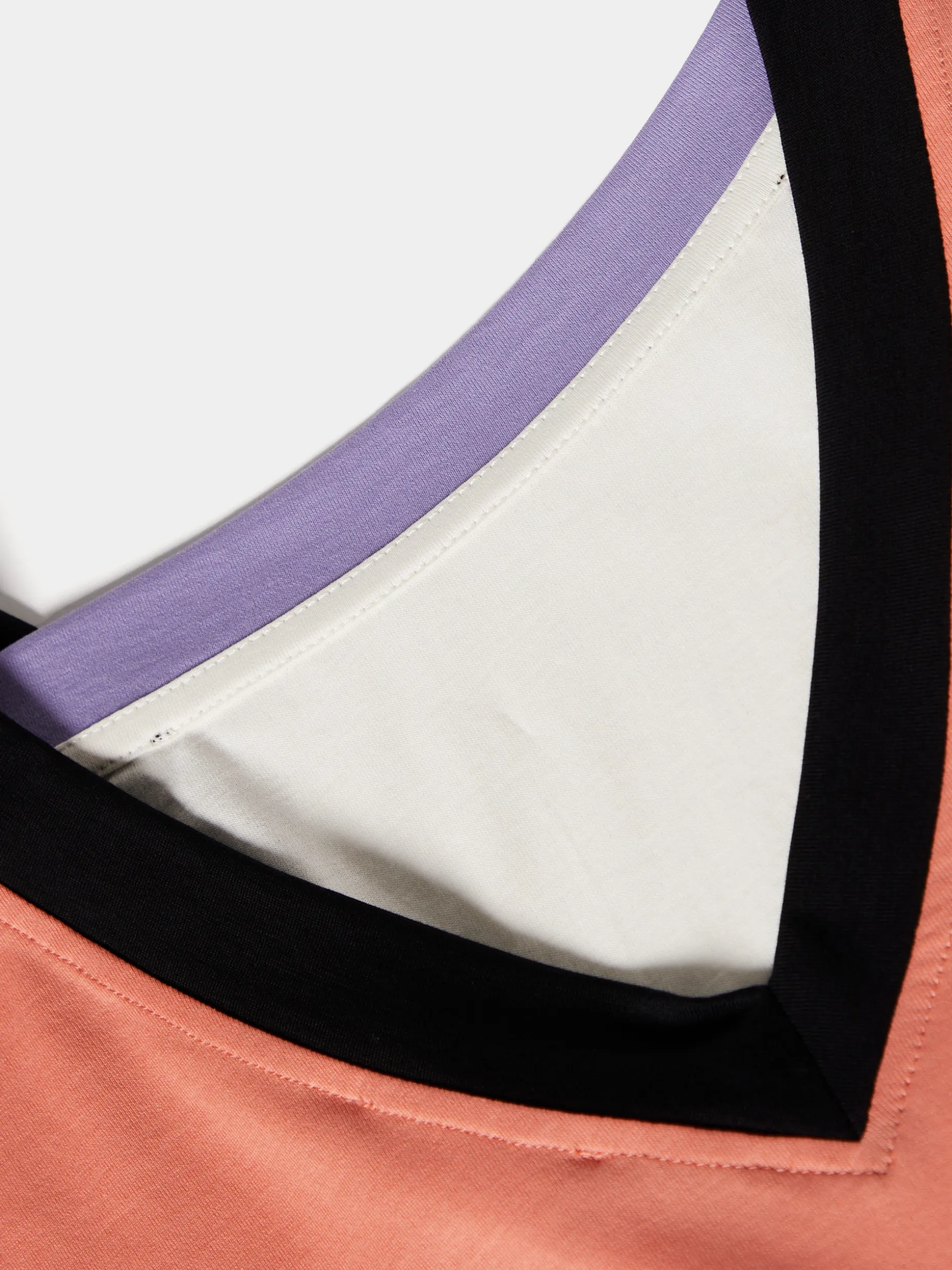 T-shirt color block com cintura ajustável