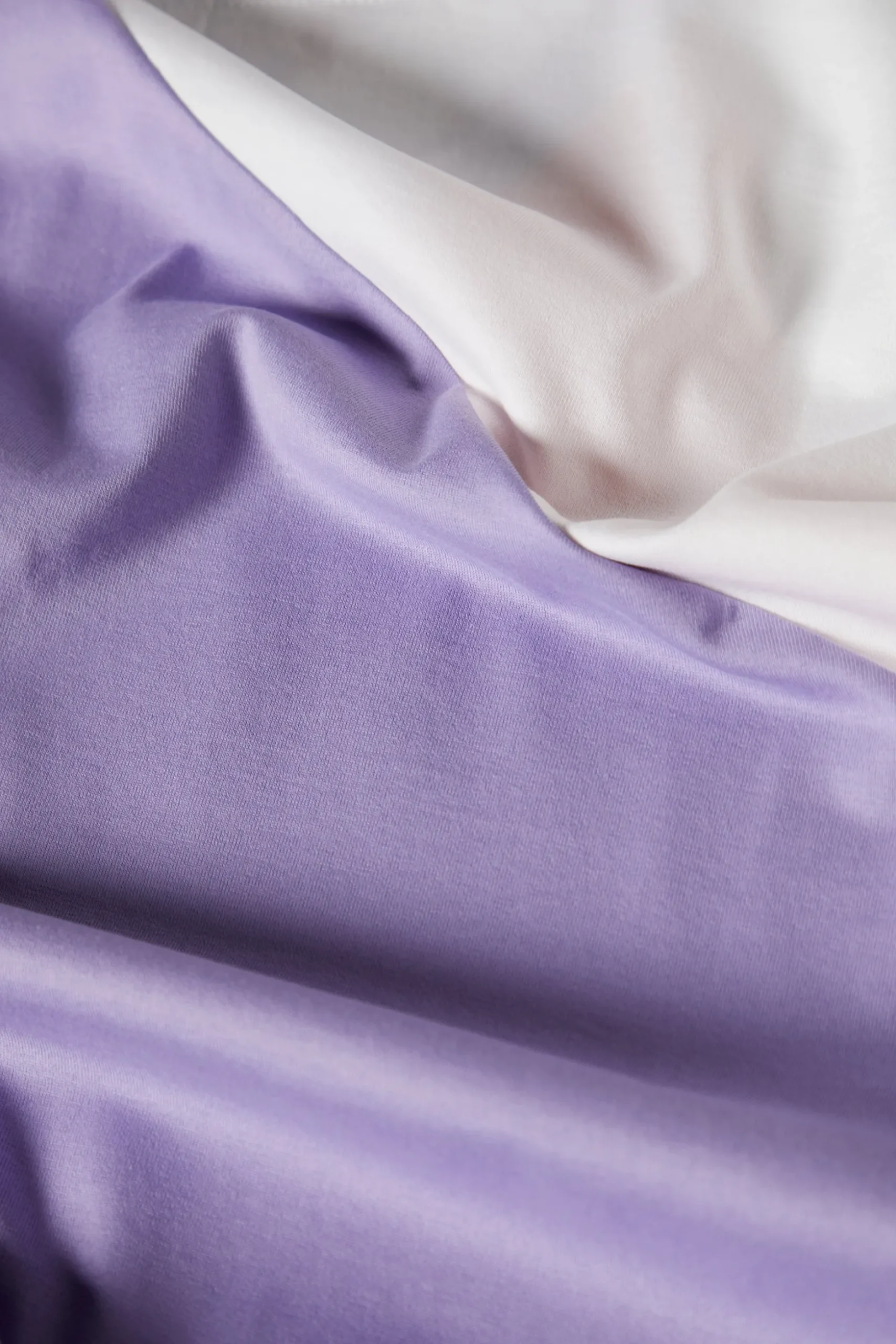 T-shirt color block decote em V