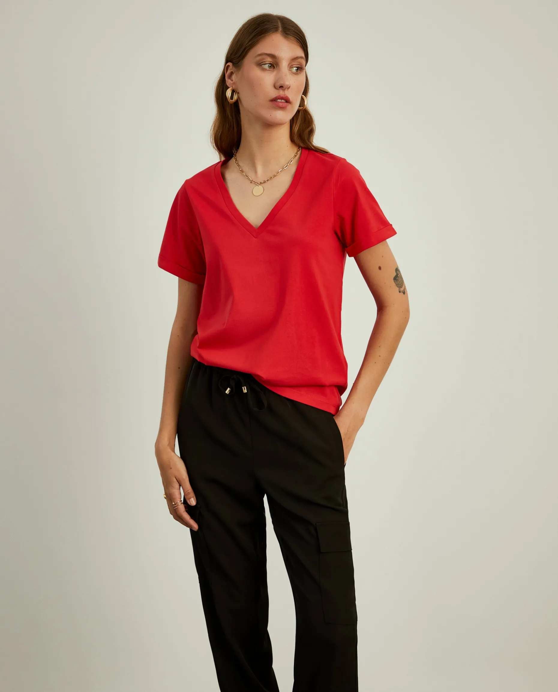 T-shirt de algodão decote em V