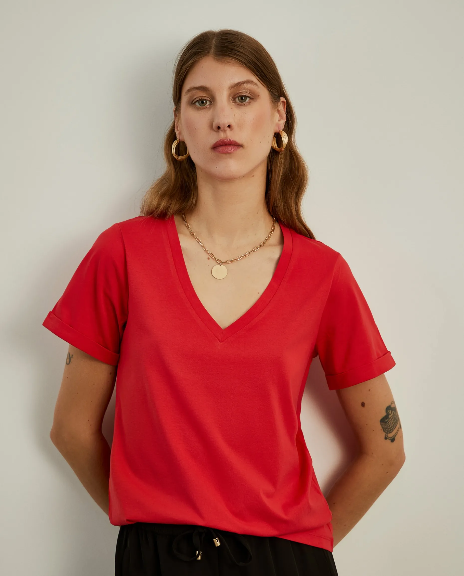 T-shirt de algodão decote em V