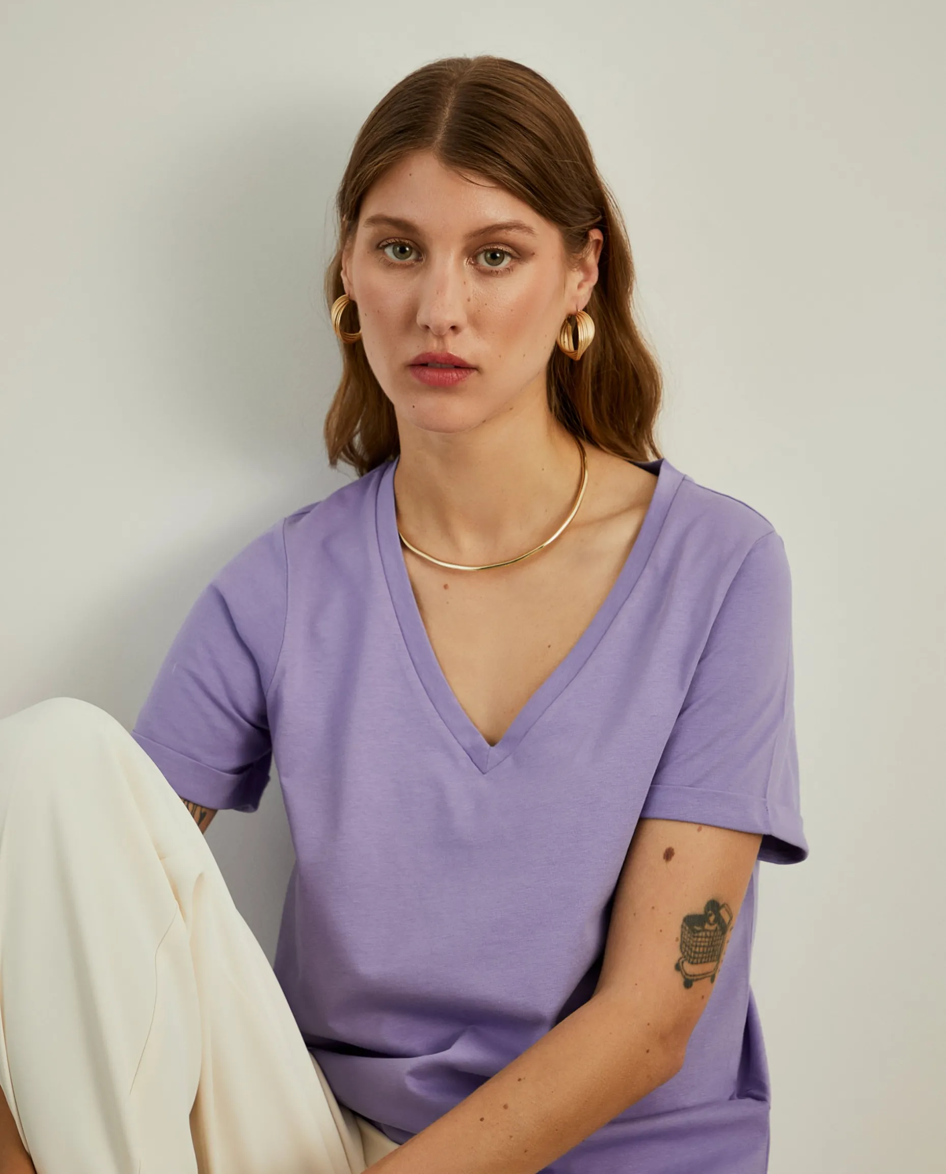 T-shirt de algodão decote em V