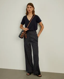 T-shirt de algodão decote em V