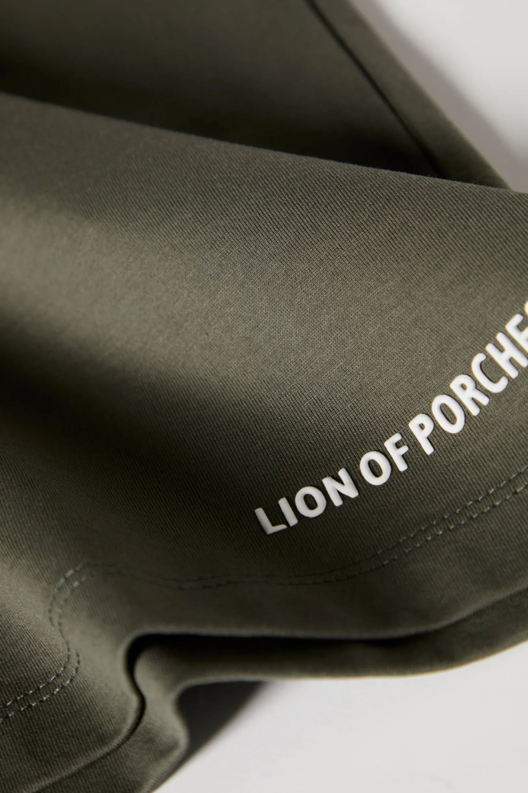 T-shirt de algodão decote em V