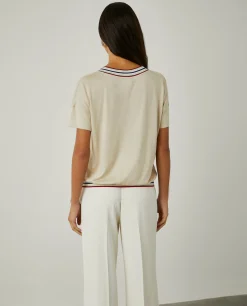 T-shirt decote em V com riscas