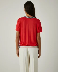 T-shirt decote em V com riscas