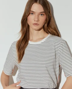 T-shirt manga curta às riscas