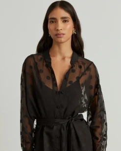 Vestido camiseiro semitransparente polka dots