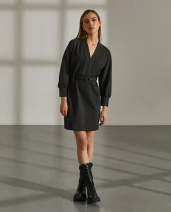 Vestido com decote em V