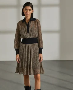 Vestido combinado com estampado abstrato