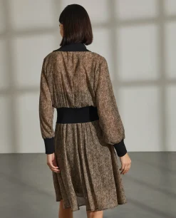 Vestido combinado com estampado abstrato