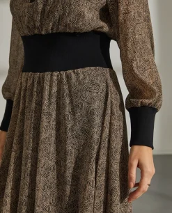 Vestido combinado com estampado abstrato