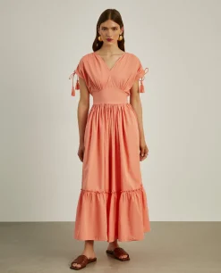 Vestido comprido com folhos e alças ajustáveis