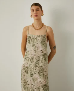 Vestido comprido fluido com padrão abstrato