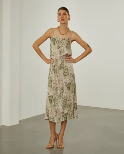 Vestido comprido fluido com padrão abstrato