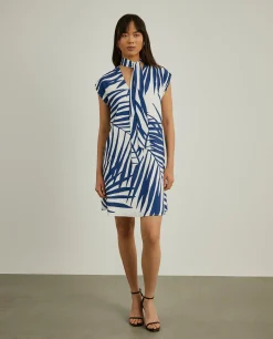 Vestido curto com folhas