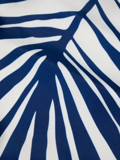 Vestido curto com folhas