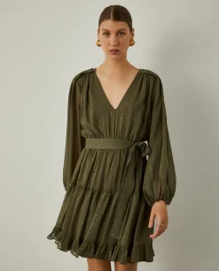 Vestido curto com padrão de pintas