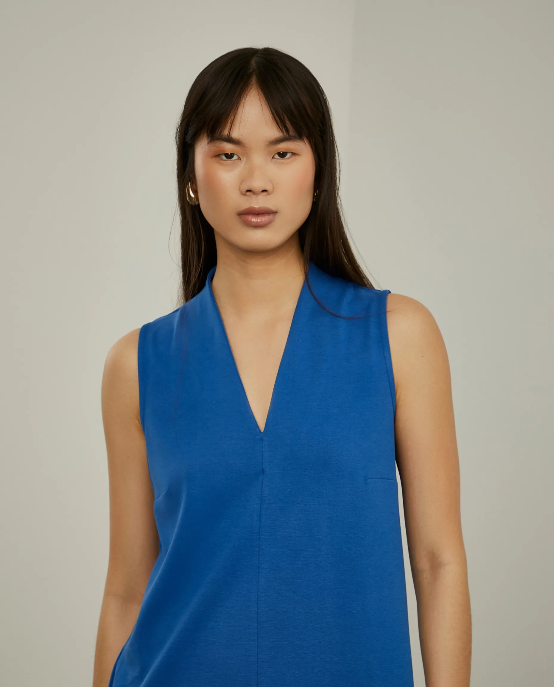 Vestido curto de malha sem mangas