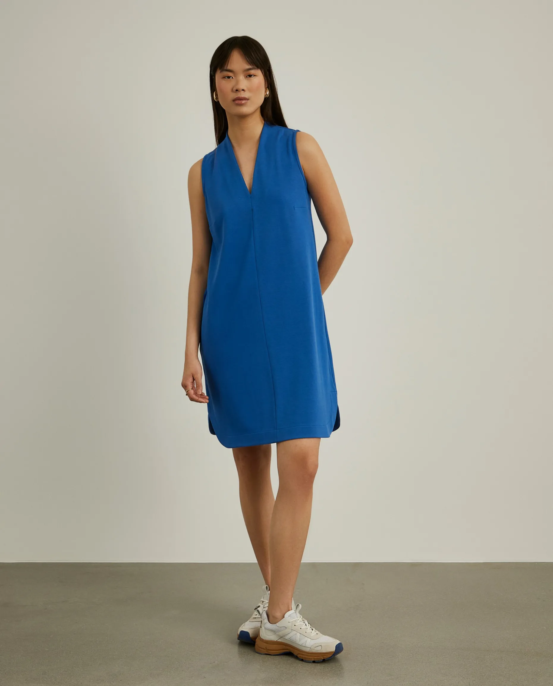 Vestido curto de malha sem mangas