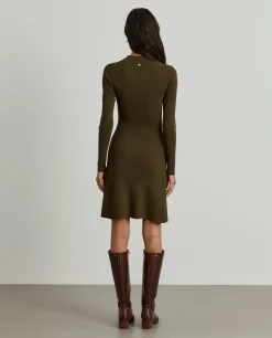 Vestido curto evasé de manga comprida