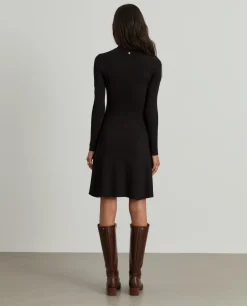 Vestido curto evasé de manga comprida