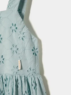 Vestido de alças em bordado inglês