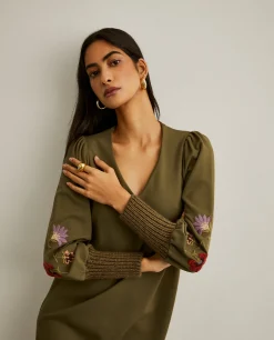 Vestido de malha com bordado