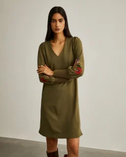 Vestido de malha com bordado