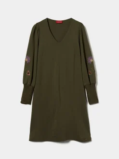 Vestido de malha com bordado