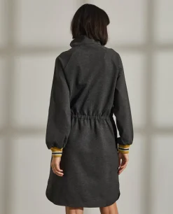 Vestido de malha com cintura ajustável