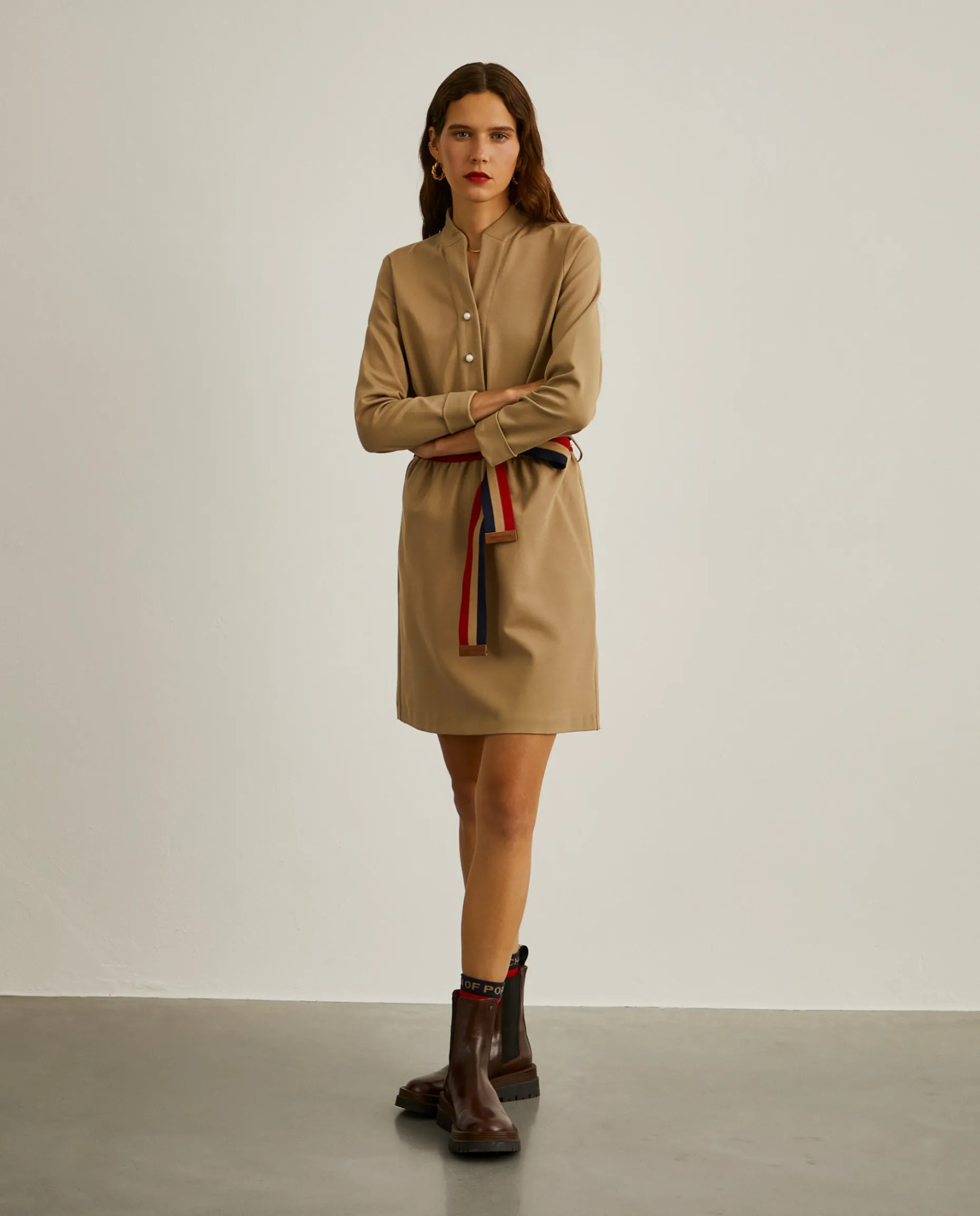 Vestido de malha curto com cinto