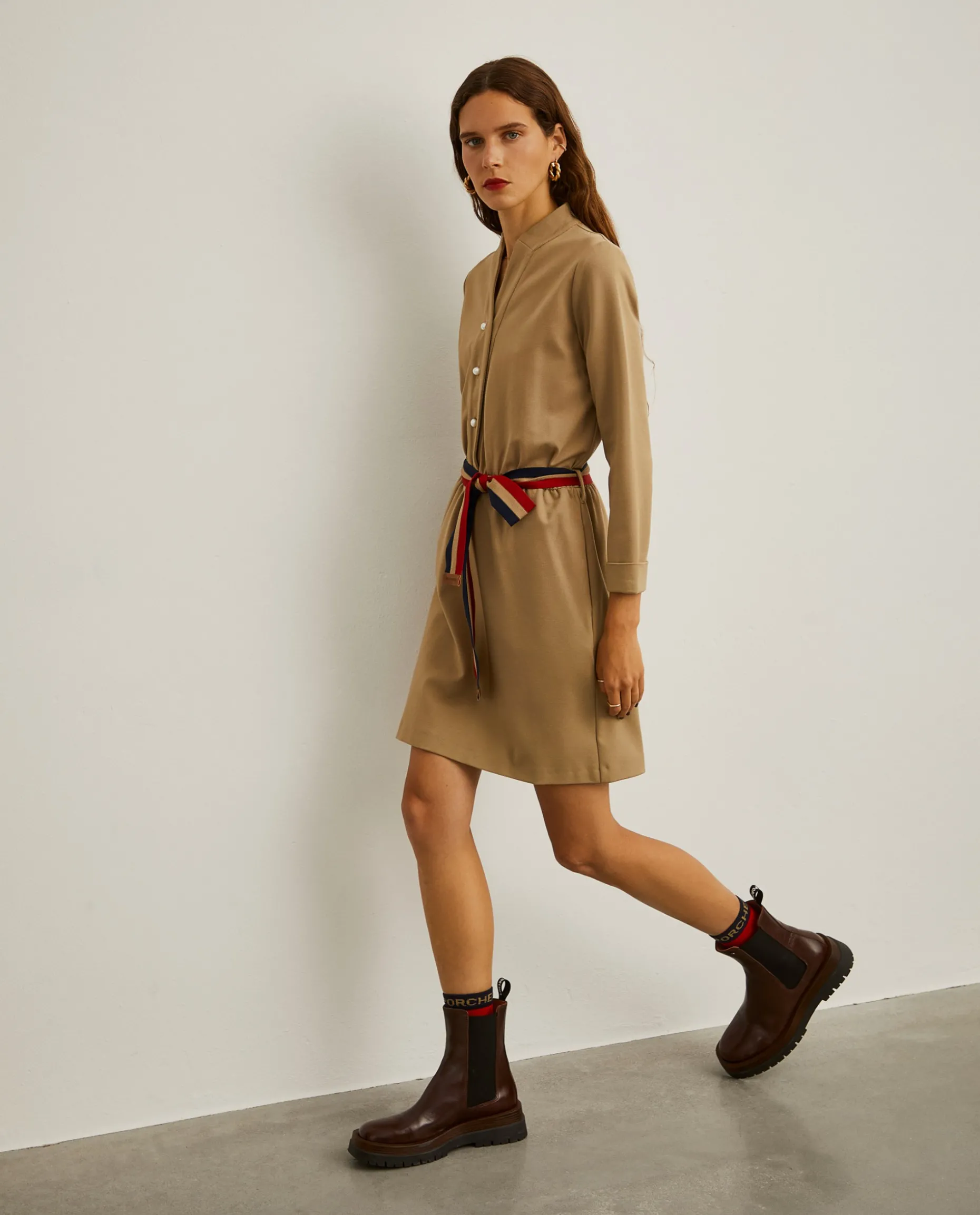 Vestido de malha curto com cinto