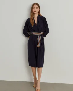 Vestido de malha fluida com cinto