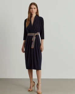 Vestido de malha fluida com cinto