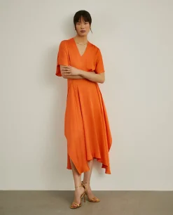 Vestido fluido assimétrico