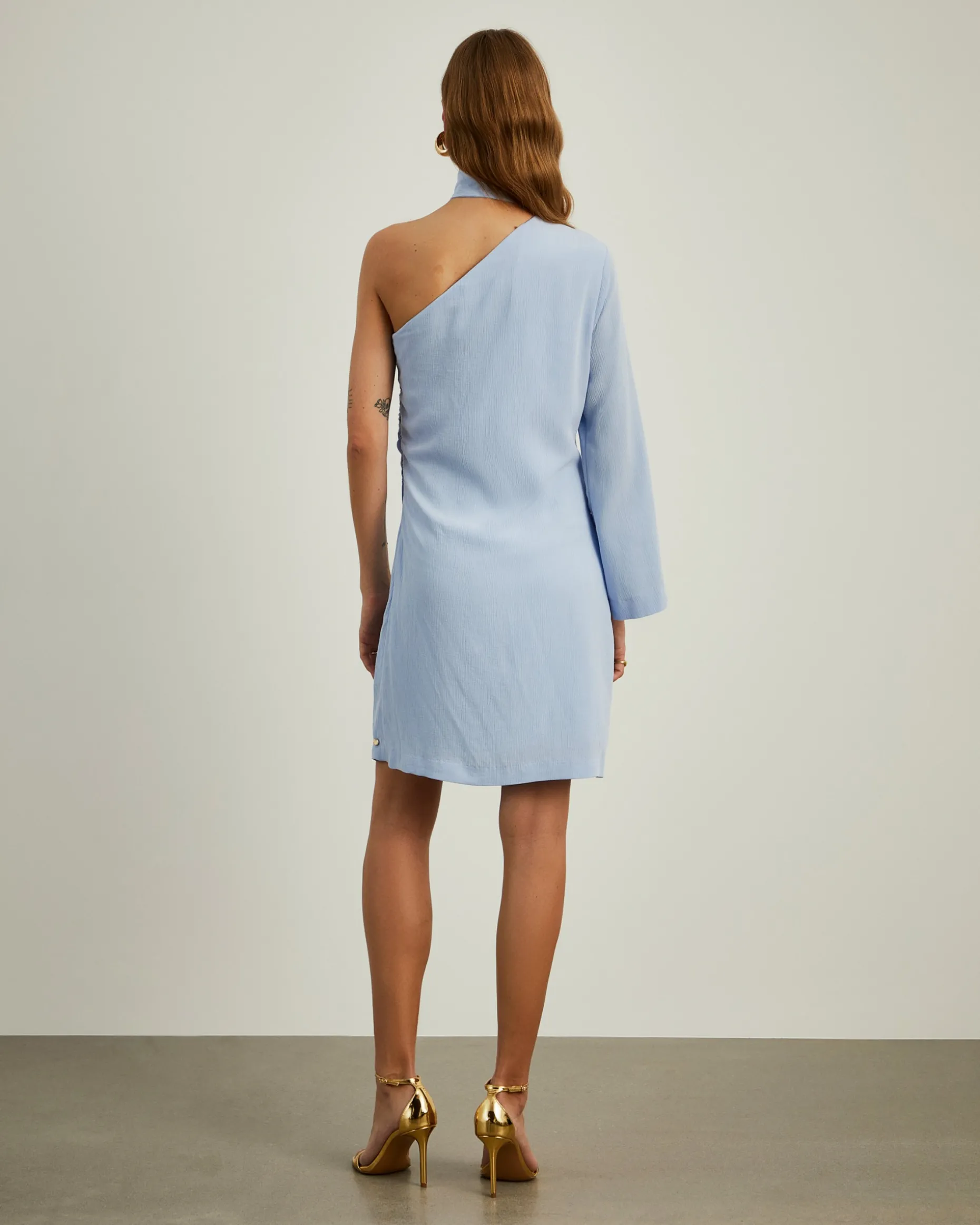 Vestido justo de manga única