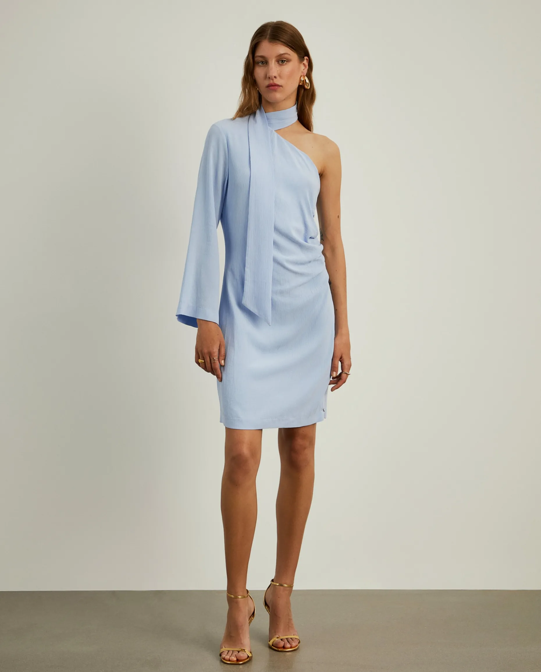 Vestido justo de manga única