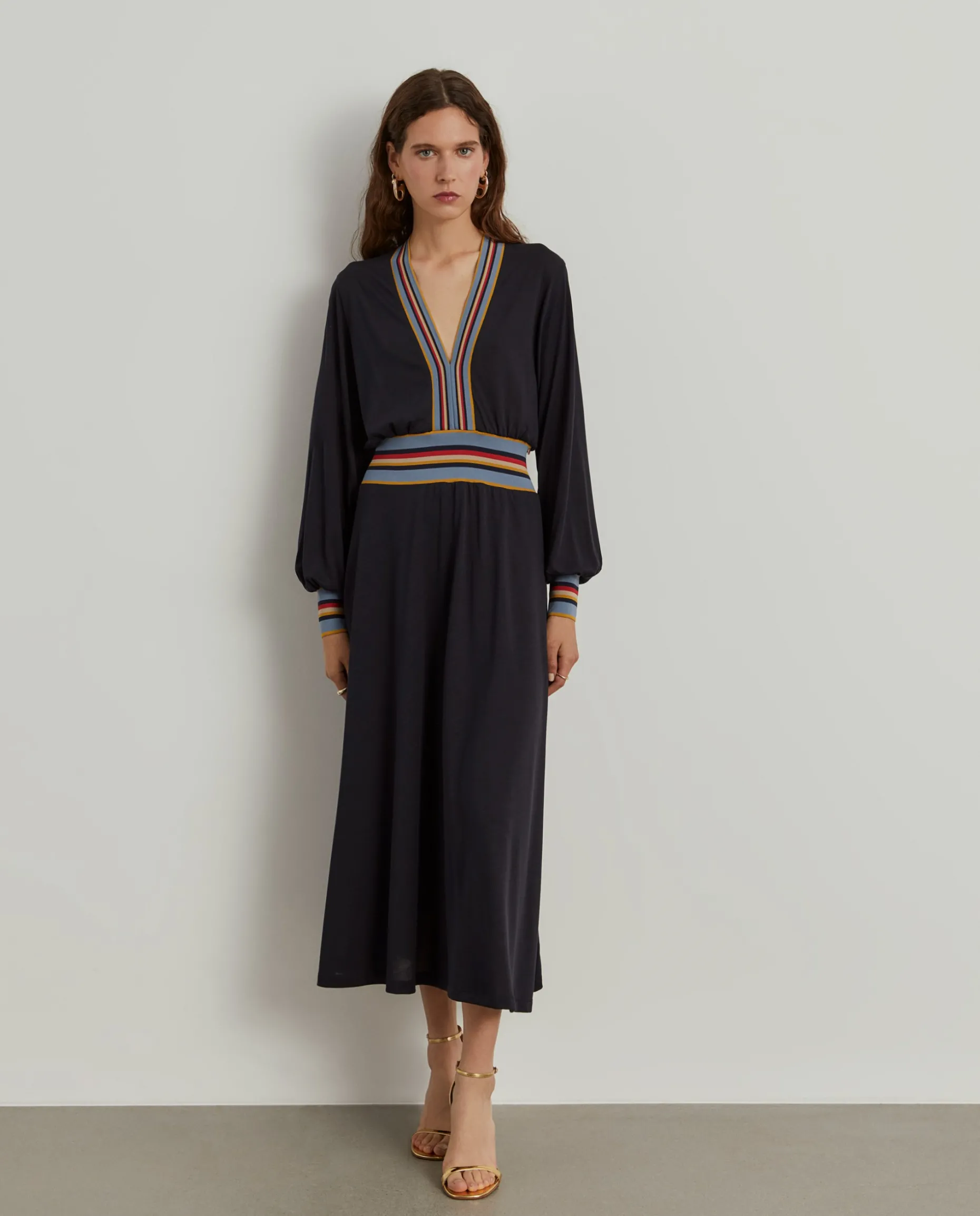 Vestido malha às riscas manga comprida