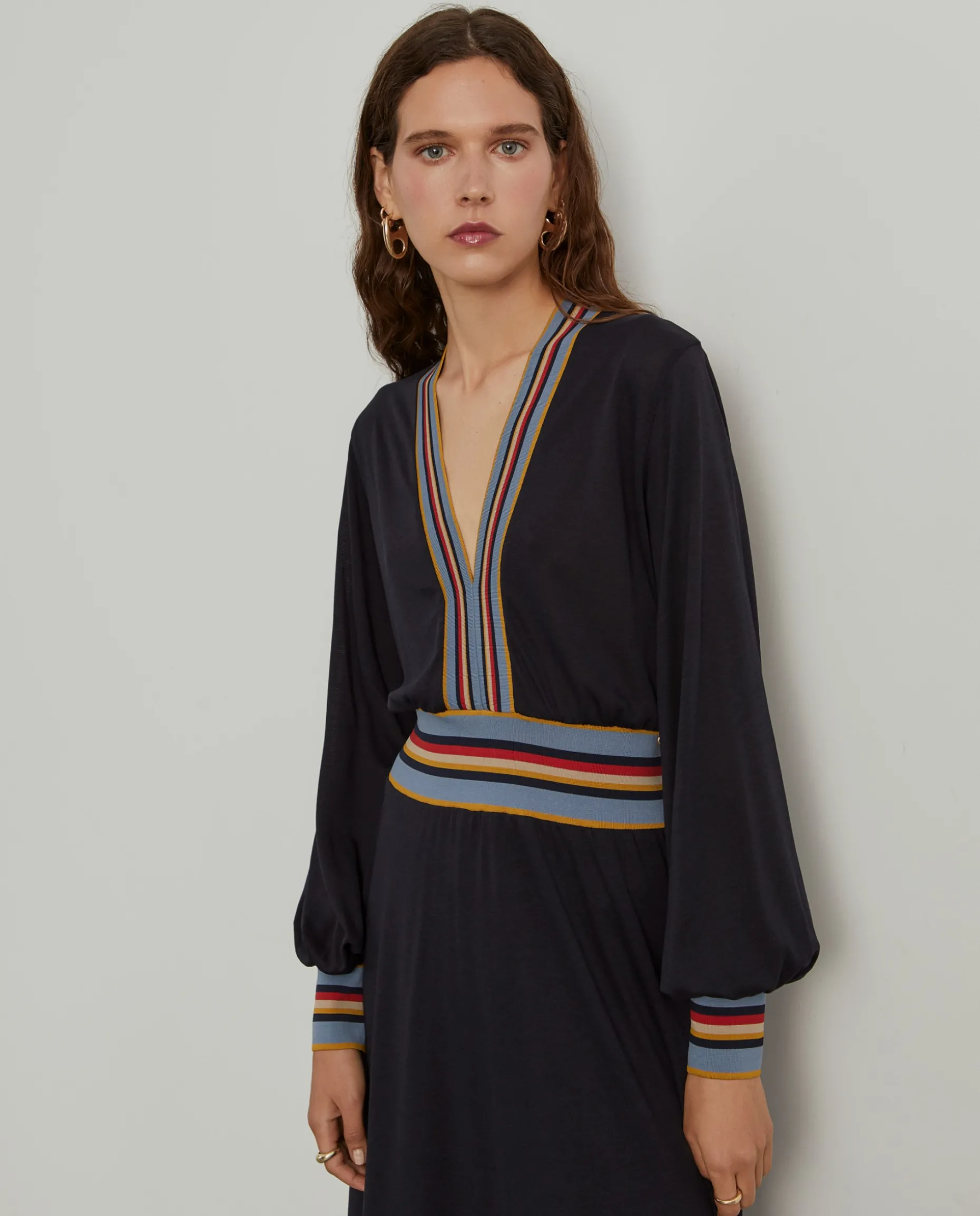 Vestido malha às riscas manga comprida