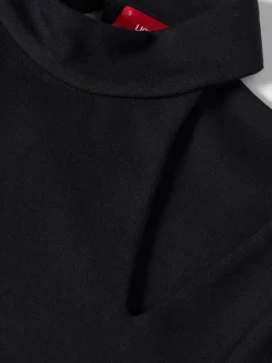 Vestido manga comprida com abertura no ombro